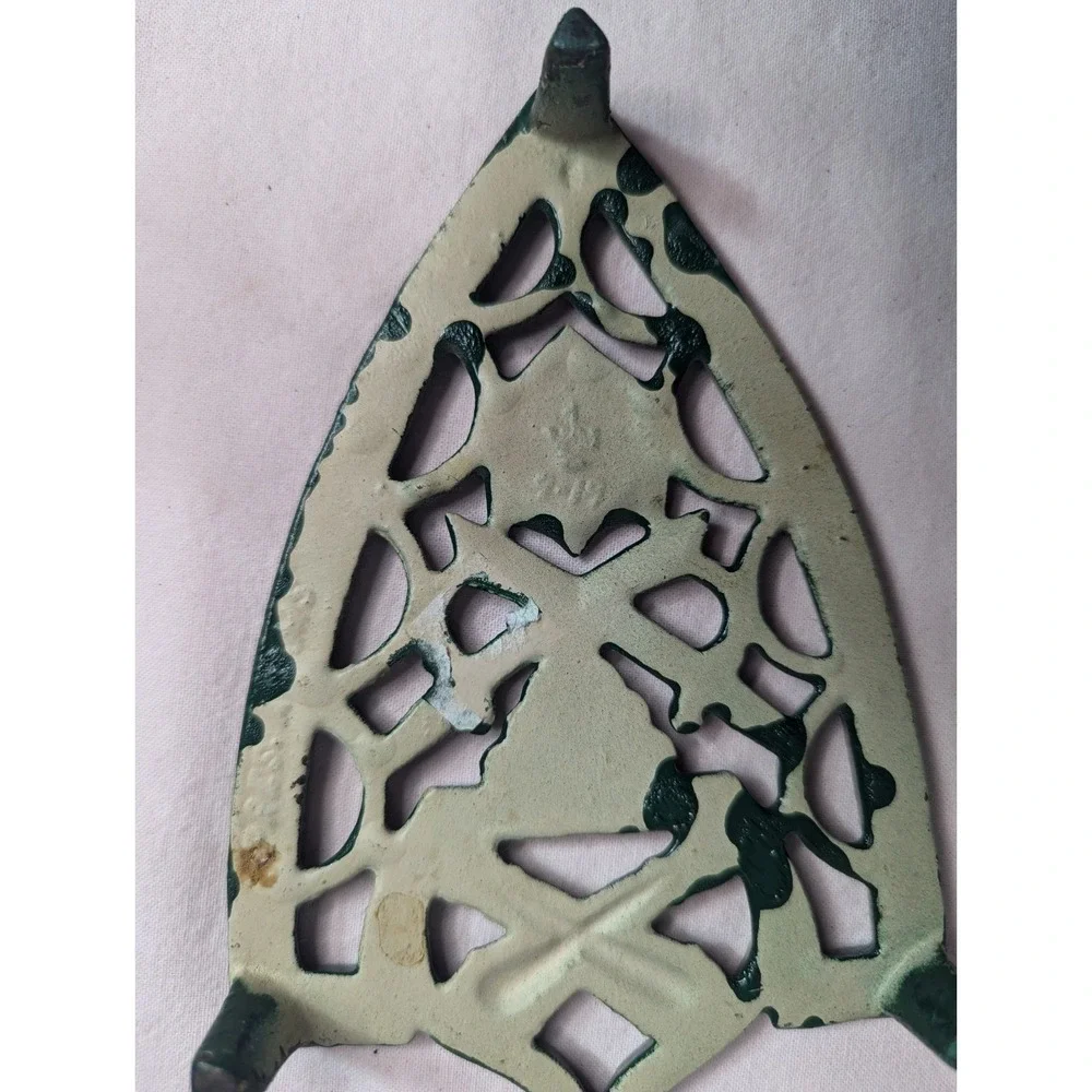 Vintage trivet green painted cast iron metal president Adams‎ with handle